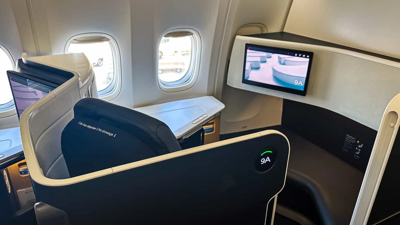 Air France business class seat details and sliding privacy door