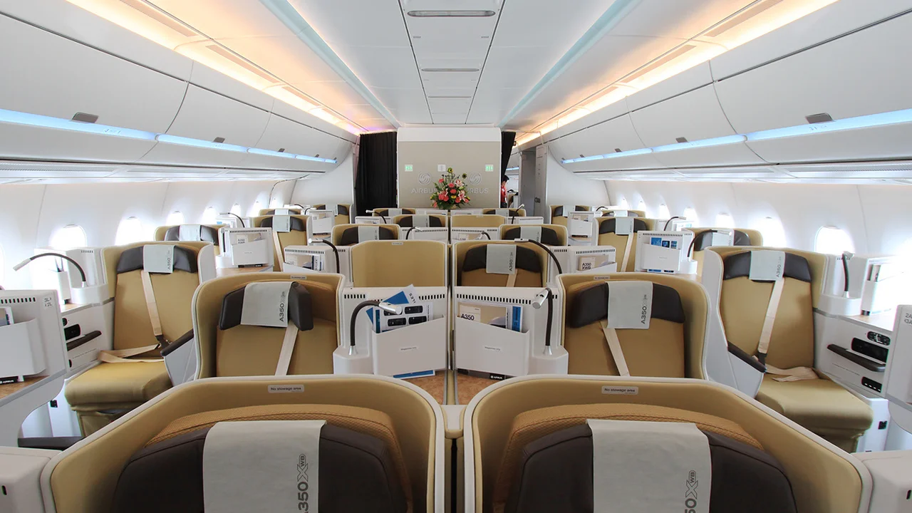 Staggered business class cabin layout showing window vs aisle seat positions