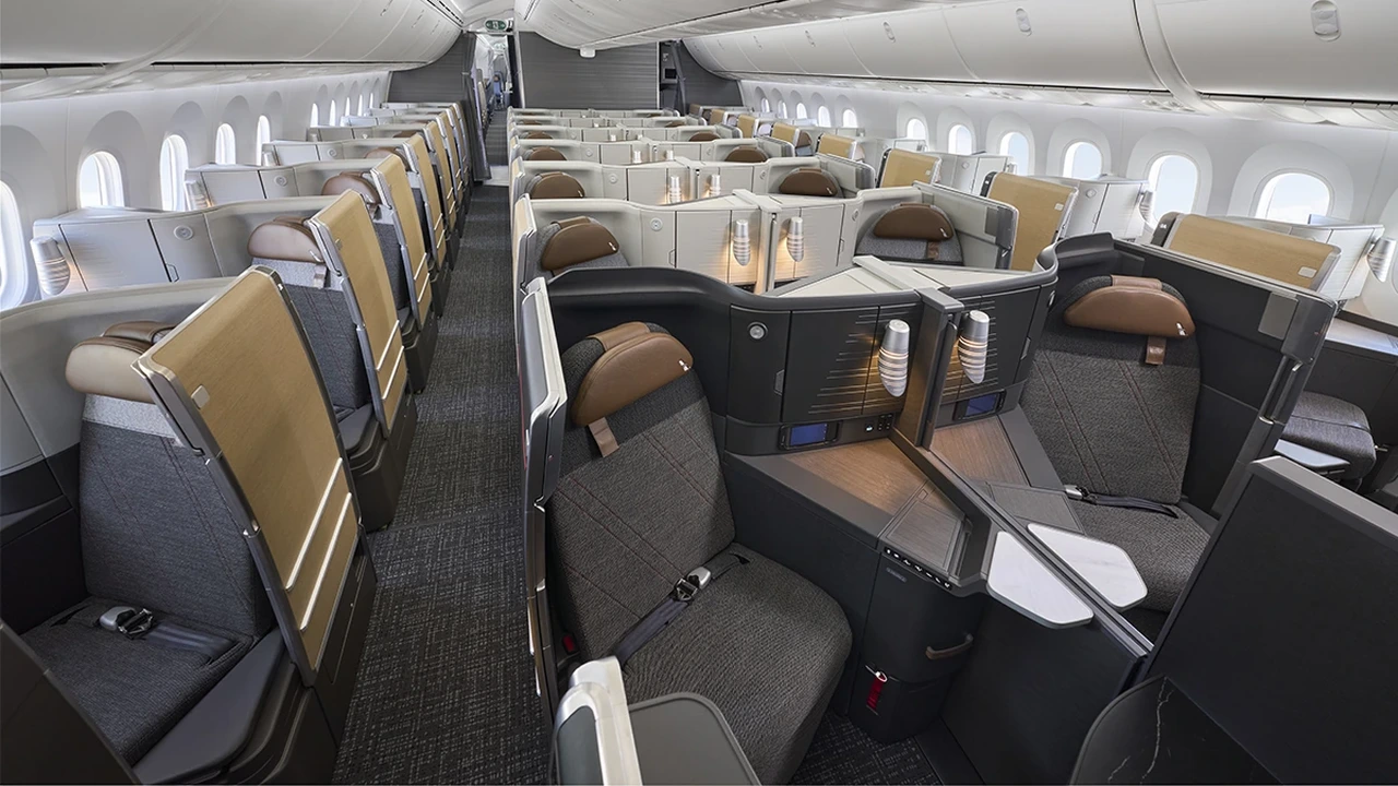 American Airlines Flagship Suite business class cabin on Boeing 787