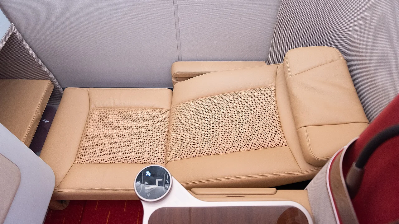 Business class lie-flat bed configured in flat sleeping mode