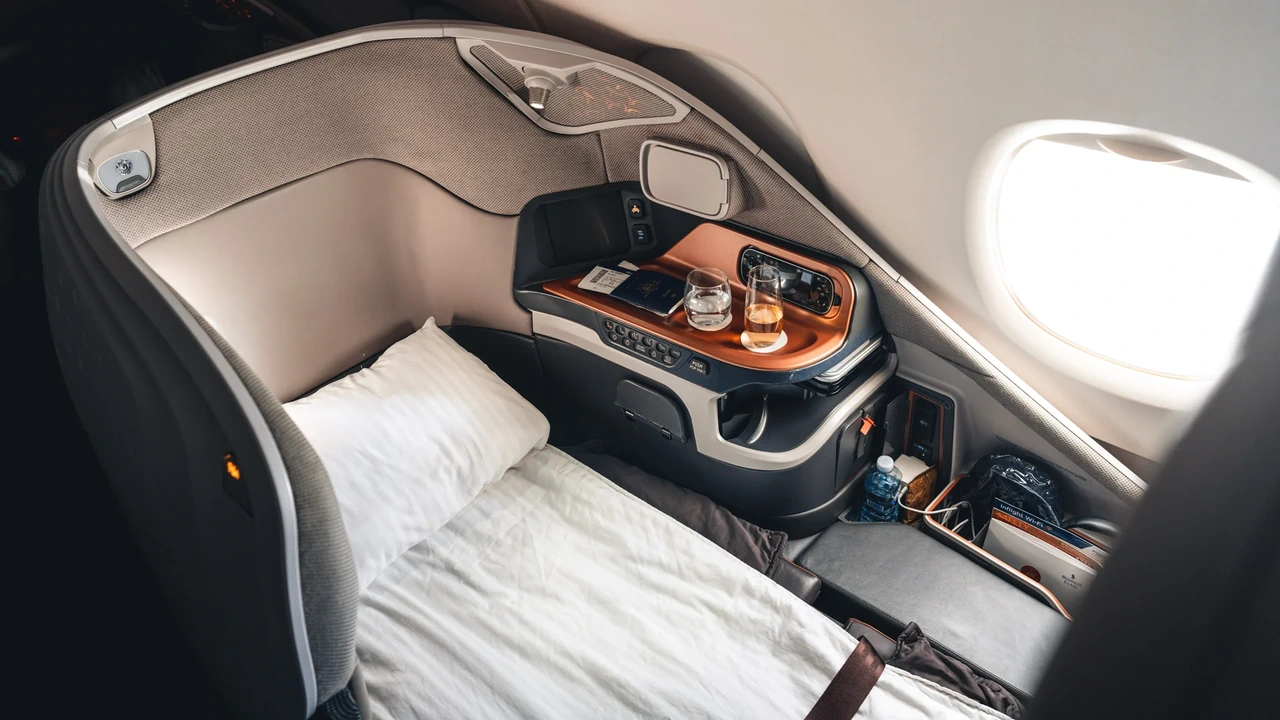 United Polaris business class lie-flat suite with luxury bedding