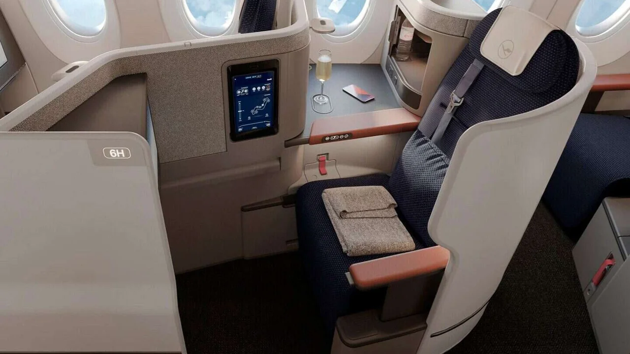 Seat details of Lufthansa Allegris Business Class Review: The Long-Awaited Upgrade (2026)