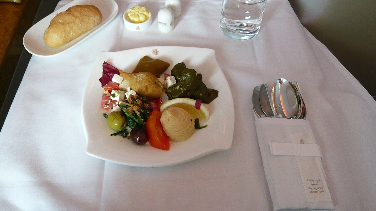 Emirates business class dining presentation